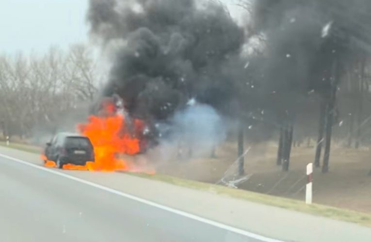 Autó lángolt az M5-ös autópályán