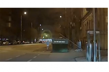 Veszélyes manővert rögzített egy rendőrautó kamerája