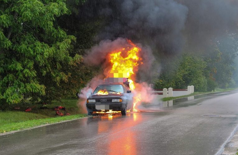 Lángolt egy autó az M5-ös autópályán