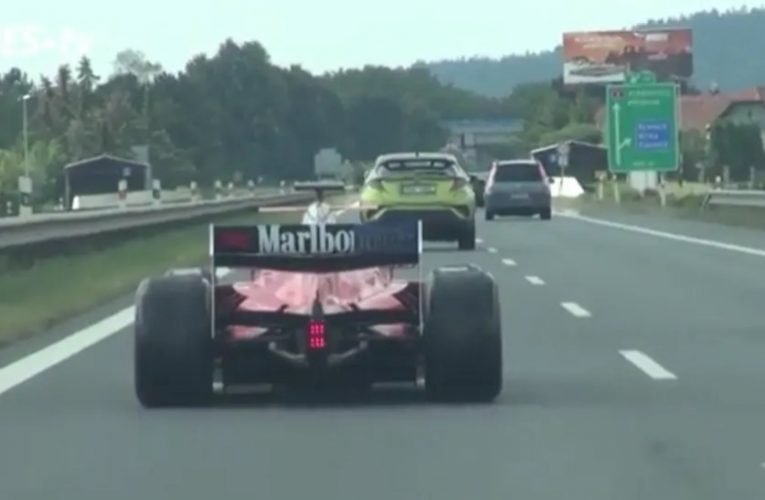 Forma-1-es Ferrarit videóztak egy cseh autópályán
