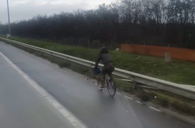 Kerékpárral az autóúton