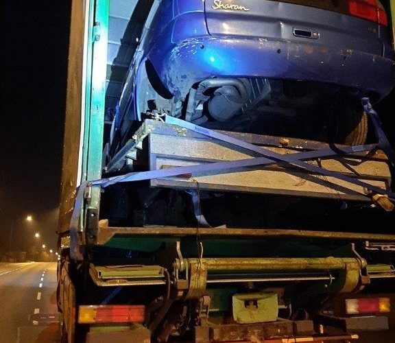 Átadták a rendőrségnek a bizarr teherautó sofőrjét