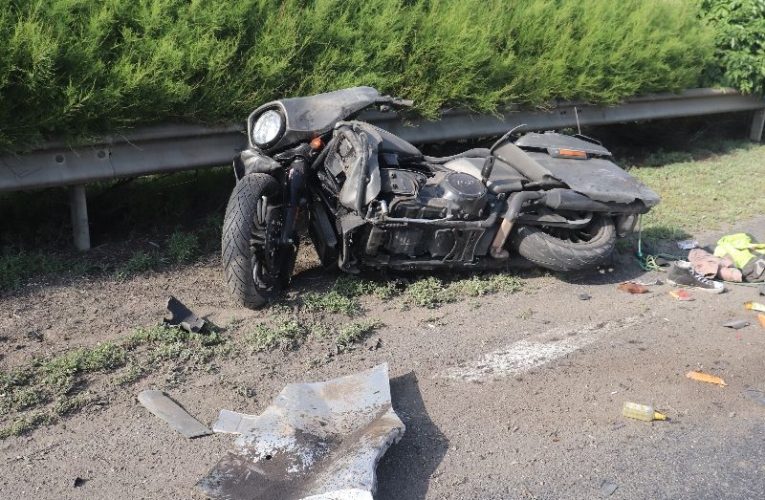 Egy 62 éves motoros vesztette életét az M1-es autópályán
