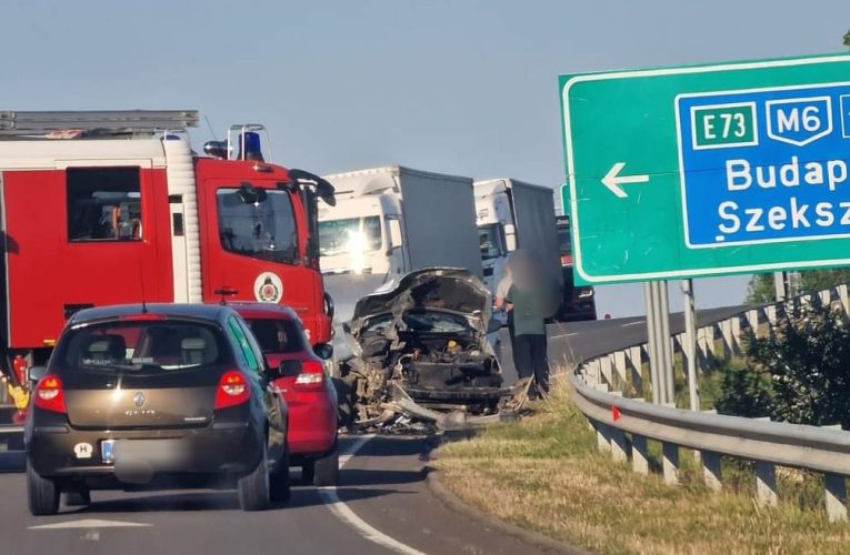 Két személyautó karambolozott Babarc közelében