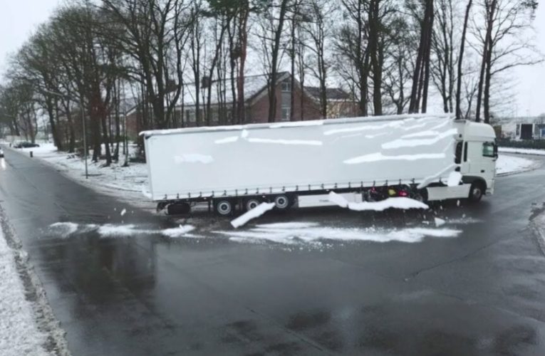 Súlyos sérülést okoztak a kamion tetejéről lehulló jégdarabok