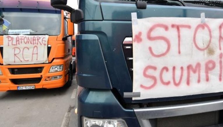 Tüntetés: szünetel a forgalom Aranyosgyéres és Aranyoslóna között