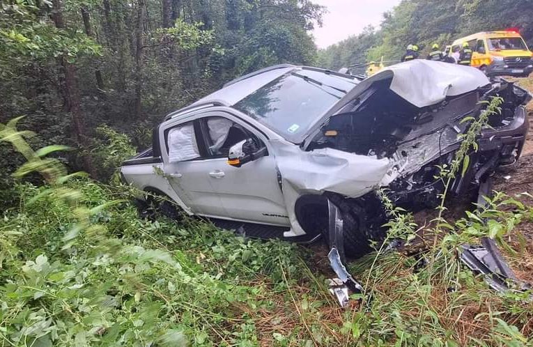 Karambolozott két autó Felsőrajk és Pacsa között