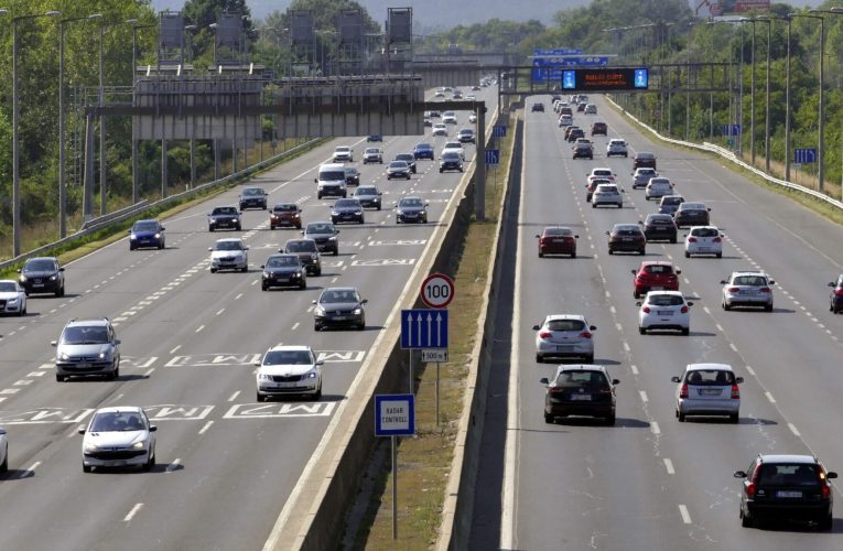 Fele annyiba kerül a szomszéd ország napi autópálya-matricája, mint a magyar