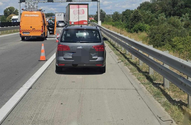 Két kisteherautó karambolozott