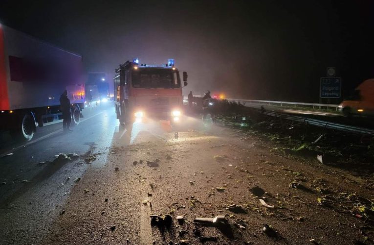 Egy teherautó átszakította a belső szalagkorlátot