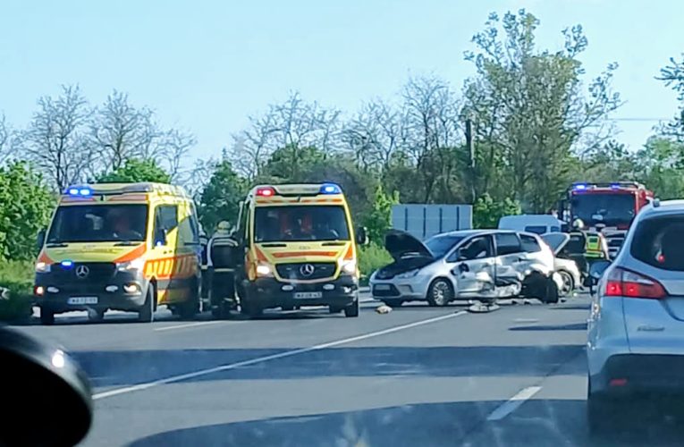 Két személygépjármű ütközött össze