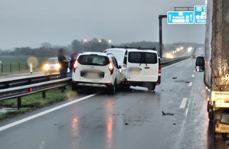 Két gépjármű ütközött össze