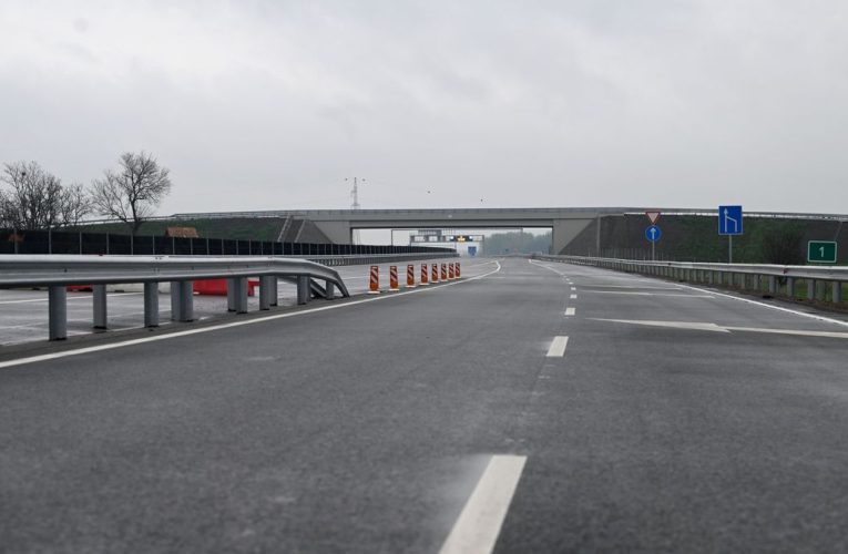 M7-es:búcsúzik a növényzet és a szalagkorlát