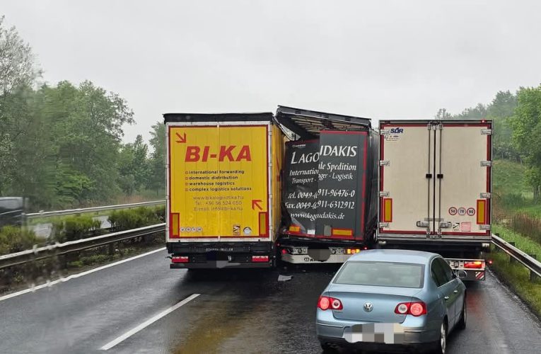 Kamionok ütköztek
