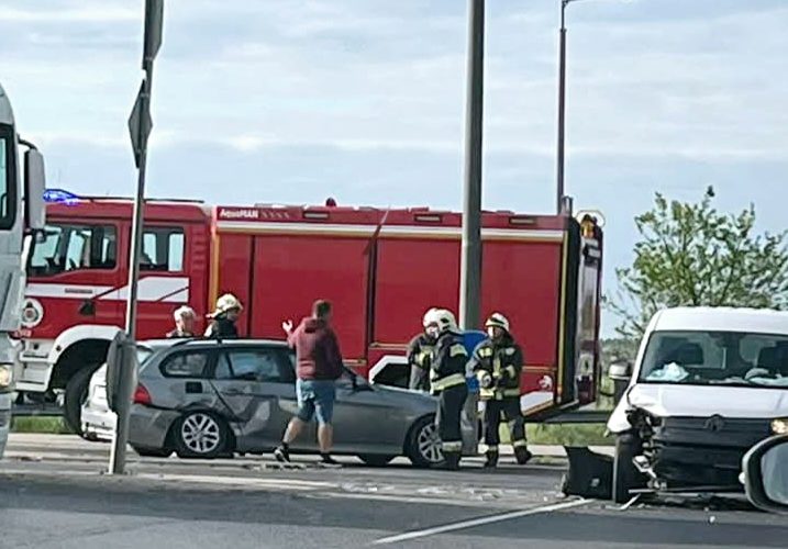 Két gépkocsi karambolozott