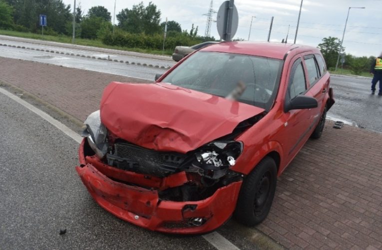 A 18 éves nő kiszállt a kocsiból és segítségnyújtás nélkül, gyalogosan távozott az általa okozott baleset helyszínéről