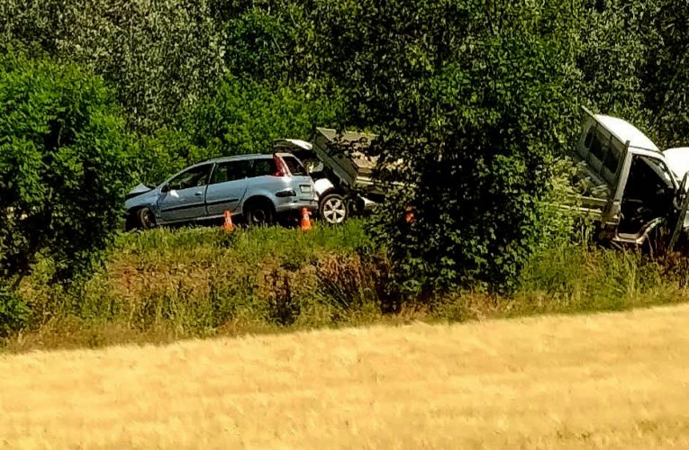 Három autó ütközött össze
