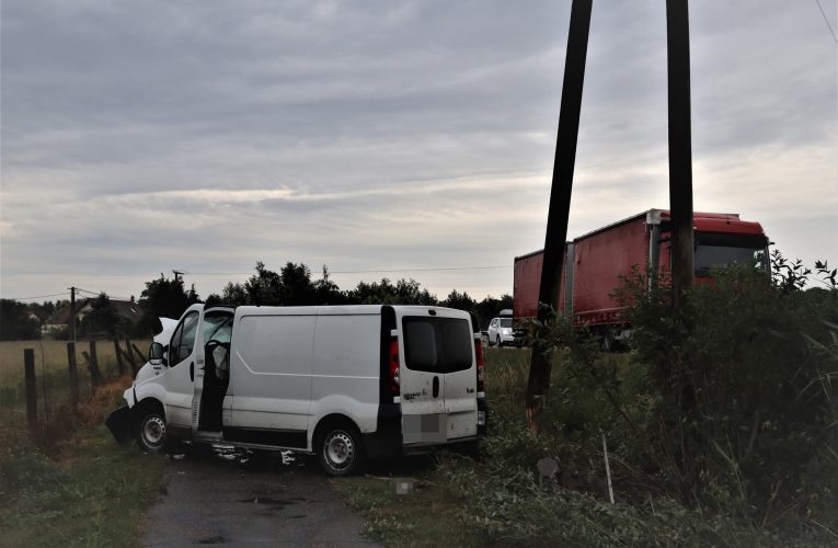 Vízelvezető árokba csapódott