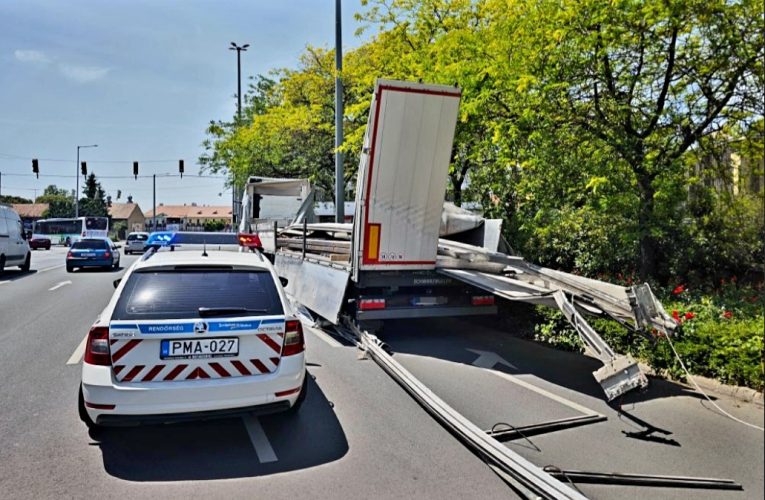 Leszabta a kamion tetejét a felüljáró-a részeg sofőrnek ez fel sem tűnt