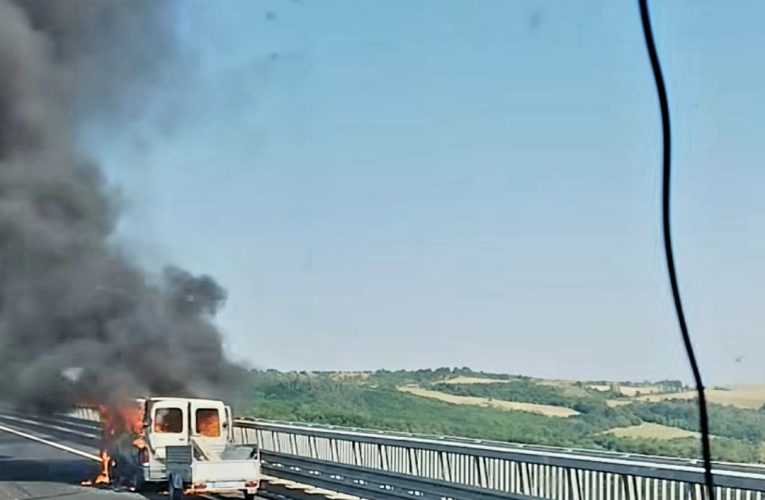 Kigyulladt egy gépjármű