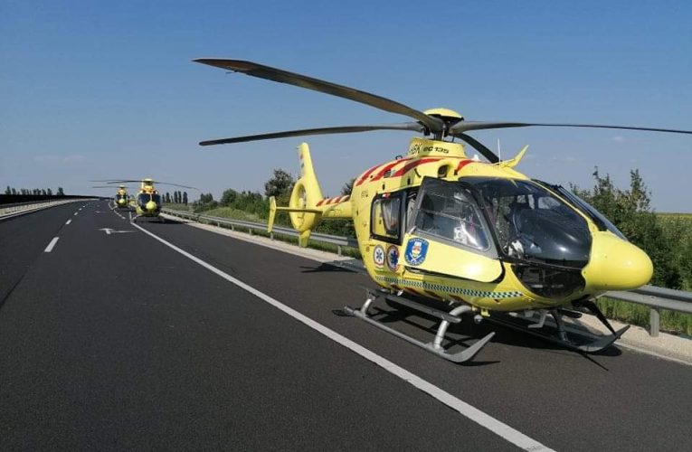 Motorkerékpáros ütközött szalagkorlátnak