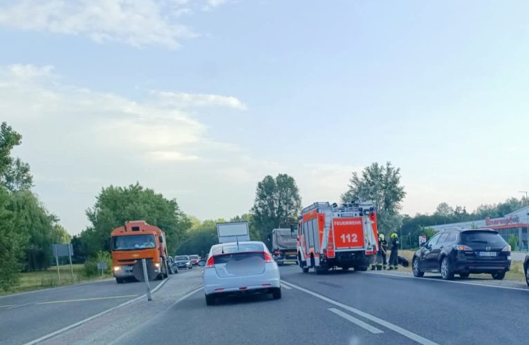 Egy nyerges vontató és egy személyautó karambolozott