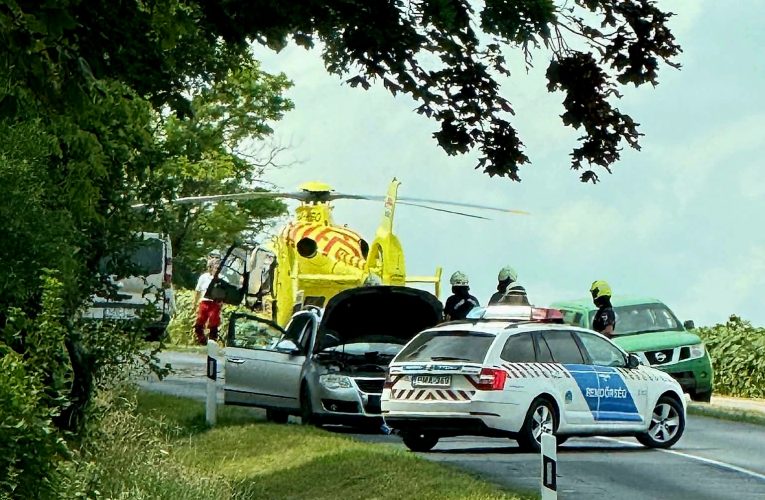 Három személyautó ütközött össze