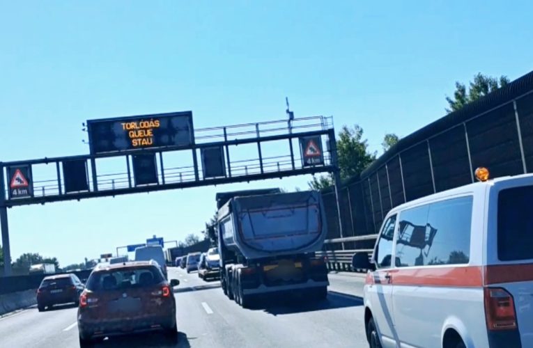 Egy személyautó és egy kamion ütközött össze