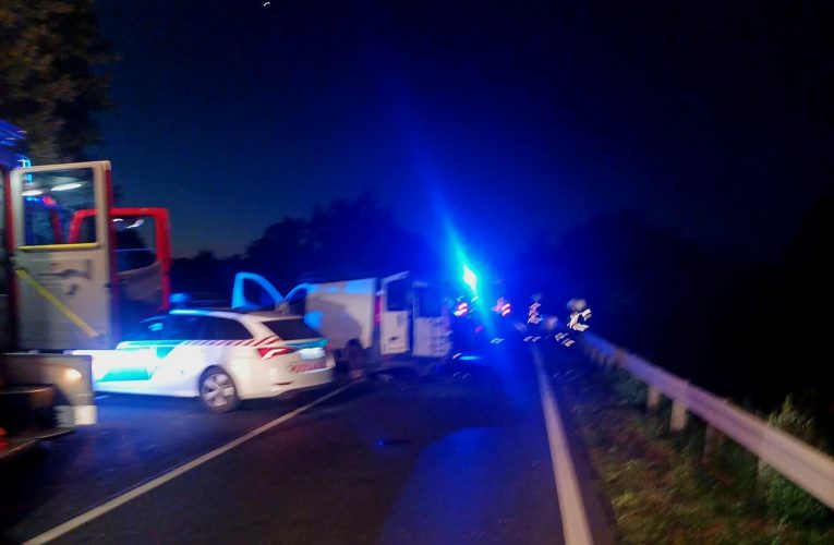 Két személyautó ütközött össze