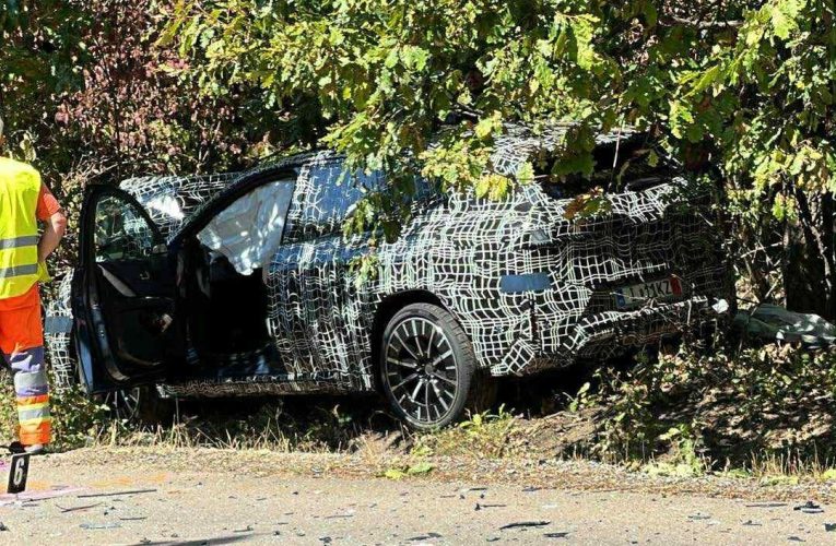Álcázott BMW ütközött busszal a Mátrában