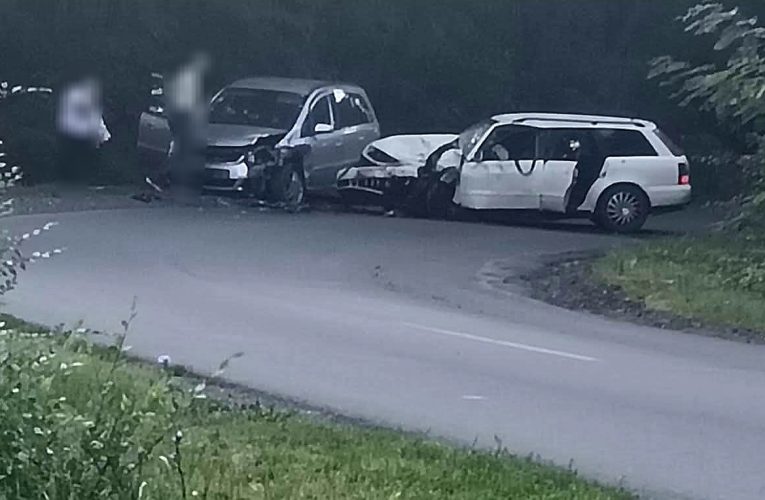 Egymásba rohant két autó