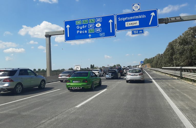 Rekordot döntöttek az autópálya-matricák a nyáron