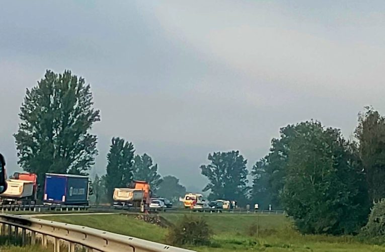 Karambolozott két személyautó