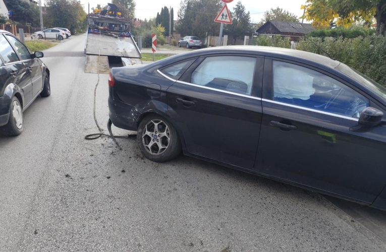 Két személyautó ütközött össze