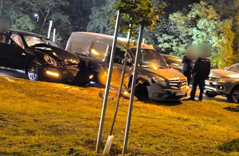 Három személyautó ütközött össze