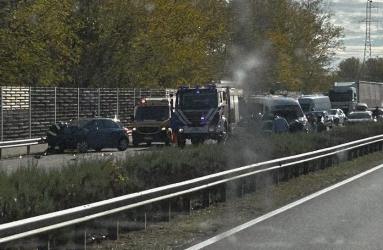 Egymásnak ütközött két személygépkocsi