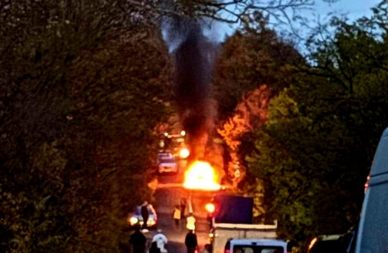 Kigyulladt egy autó