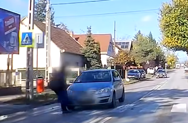 Fékezés nélkül gázolt el egy gyalogost Fóton egy 67 éves autós.. VIDEÓ