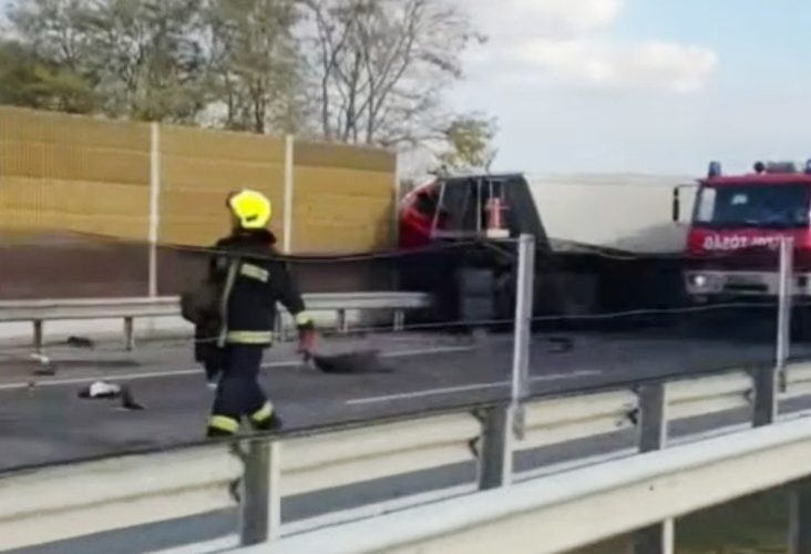 Egymásnak ütközött egy személygépkocsi és egy kamion