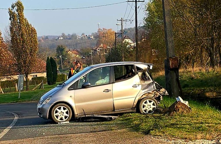 Összeütközött egy személyautó és egy személyvonat