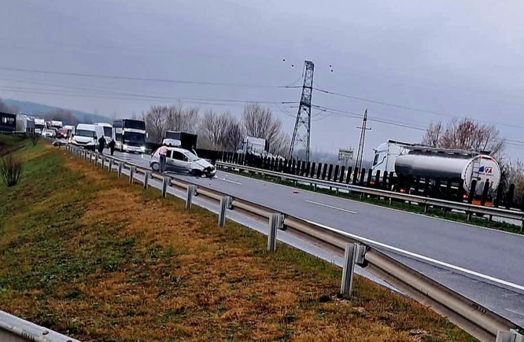 Balesetek nehezítik a haladást