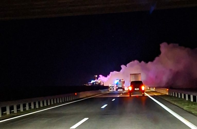 Kigyulladt egy gépjármű