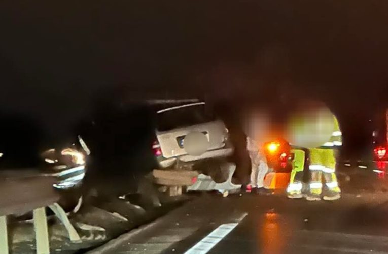 Két szemèlyautó ütközött össze