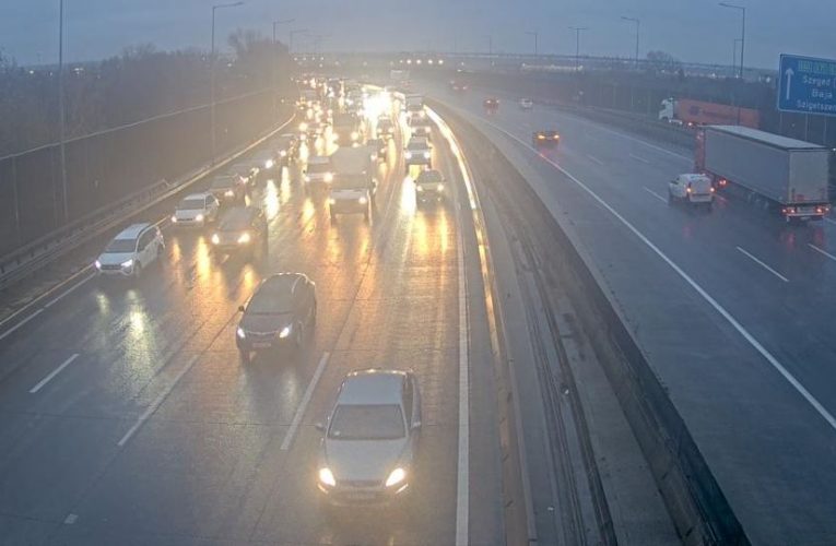 Balesetek nehezítik a haladást