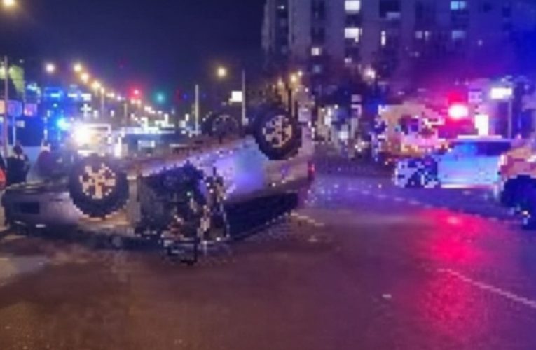 Egymásnak ütközött két személygépkocsi