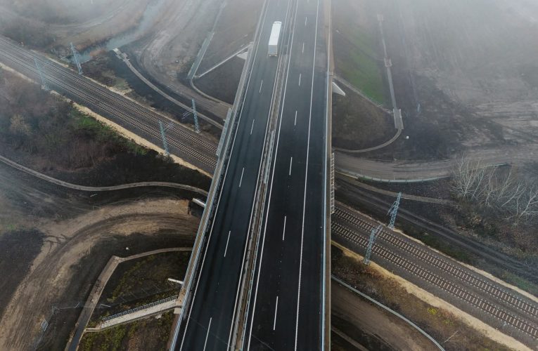 Megnyílt az új négysávos szakasz