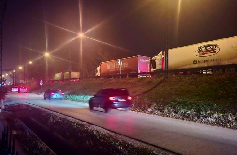 Két személyautó karambolozott