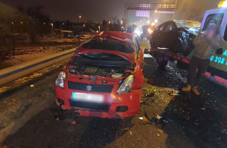 Műszaki hibás járműnek ütközött