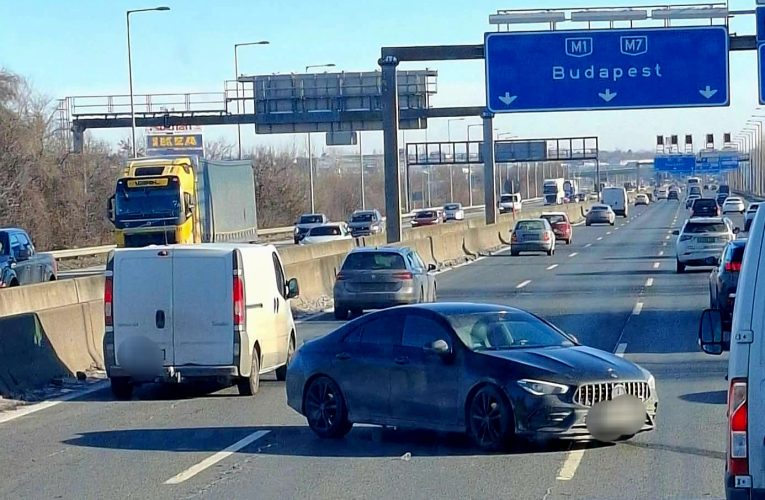 Karambolozott egy nyerges vontató és egy személyautó