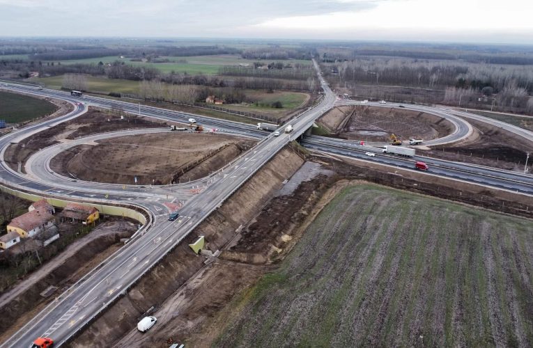 Megnyílik az M5 új csomópontja